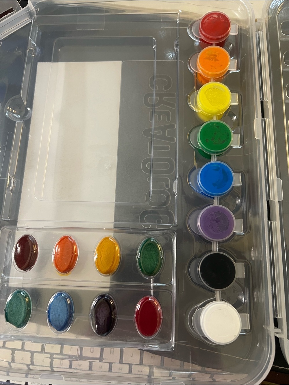 CREATOLOGY PORTABLE PAINTING ART SET. Includes all brand new except 4 Crayons - Picture 4 of 5